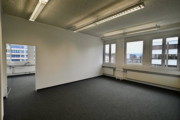 Moderne , sehr hohe und helle 1-Zimmer-Büroräume in Schlieren - zentral und gut erreichbar 9