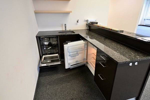 Moderne , sehr hohe und helle 1-Zimmer-Büroräume in Schlieren - zentral und gut erreichbar 12