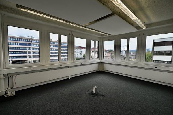 Moderne , sehr hohe und helle 1-Zimmer-Büroräume in Schlieren - zentral und gut erreichbar 10