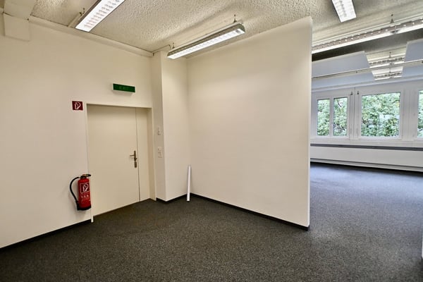 Moderne , sehr hohe und helle 1-Zimmer-Büroräume in Schlieren - zentral und gut erreichbar 18