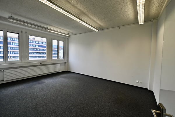 Moderne , sehr hohe und helle 1-Zimmer-Büroräume in Schlieren - zentral und gut erreichbar 7