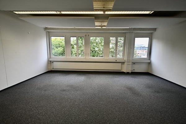 Moderne , sehr hohe und helle 1-Zimmer-Büroräume in Schlieren - zentral und gut erreichbar 14