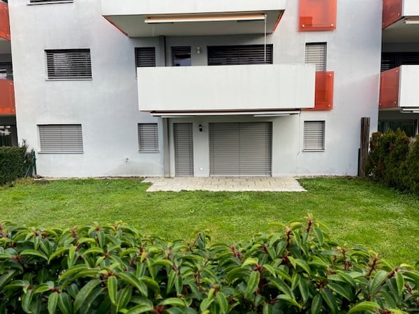 1.5-Zimmer-Gartenwohnung mit grossem Privatgarten & Tiefgarage – ruhige zentrale Lage in Dietikon