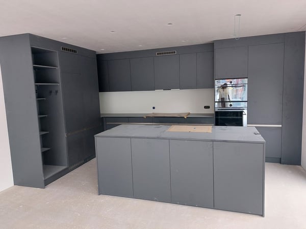 Moderne 1.5-Zimmer-Attikawohnung mit Panoramablick in Pfäffikon SZ / Erstbezug 2