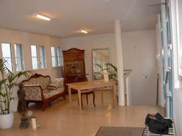 Grosszügige Maisonette Geschäftsliegenschaft mit Garten und drei Garagenplätzen 2