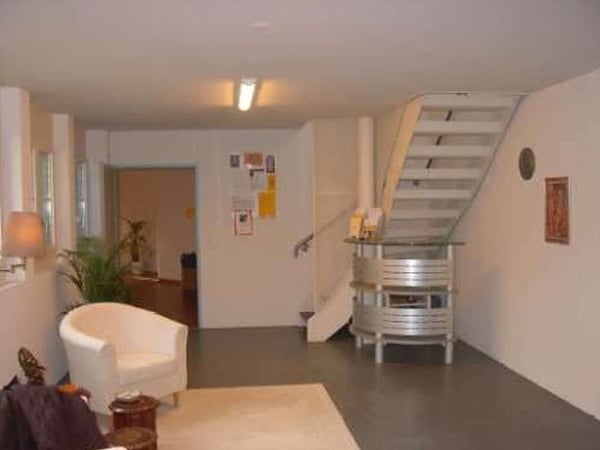 Grosszügige Maisonette Geschäftsliegenschaft mit Garten und drei Garagenplätzen 4