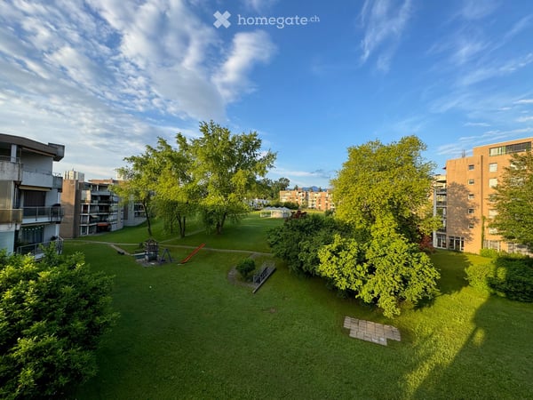 Moderne 3.5-Zimmer-Wohnung in der Nähe Rothenburg mit Balkon und Garage