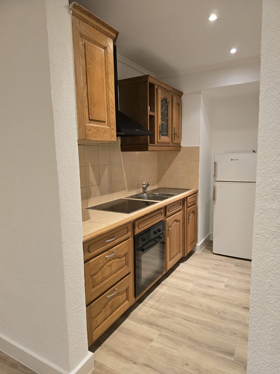 Bureau moderne de 2.5 pièces au cœur de Genève, idéal pour petite activité professionelle. 2