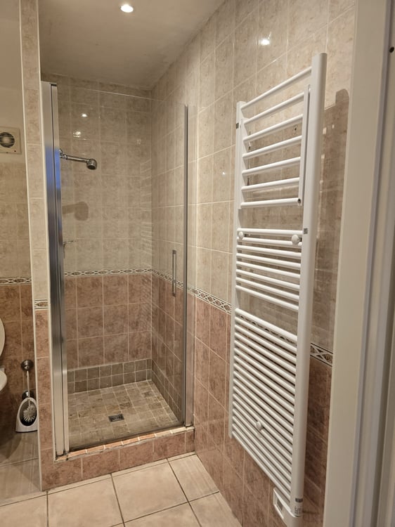 Bureau moderne de 2.5 pièces au cœur de Genève, idéal pour petite activité professionelle. 5