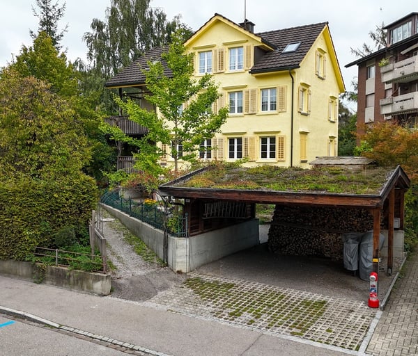 Charmantes 2.5-Zimmer-Einfamilienhaus mit Garten und Carport in Flawil 2
