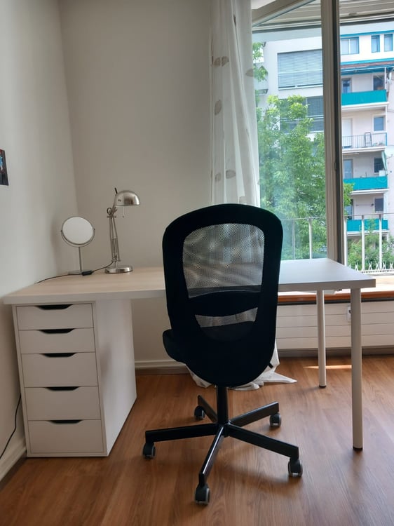 Zimmer zur Untervermietung in einer 1-Z.W // Stanza da subaffittare in appartamento di 1 locali 2