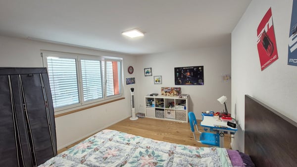 Grosszügige, moderne 1.5-Zimmer-Wohnung mit 220 m² und privatem Eingang an zentraler Lage in Bern 7