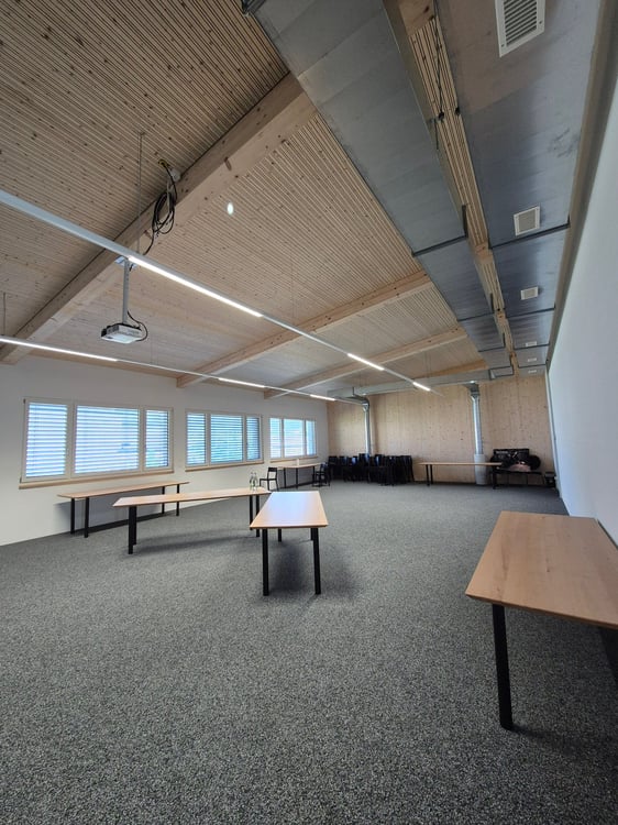 Attraktive Büroräumlichkeiten in charmant gebauter Weinkellerei in Thayngen zu vermieten 3