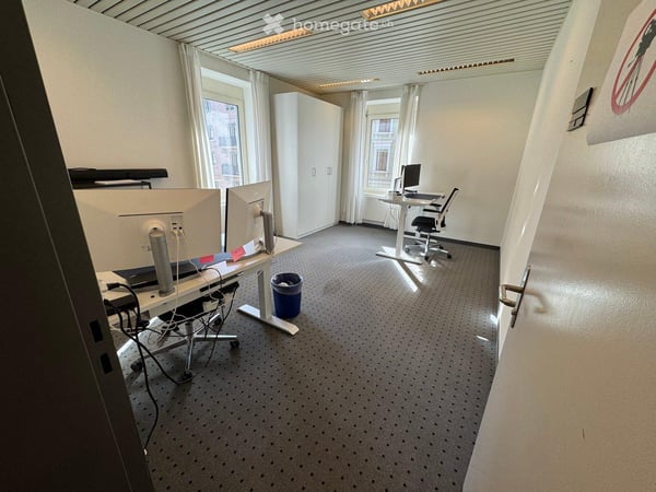 Beim Bahnhof Wiedikon 5