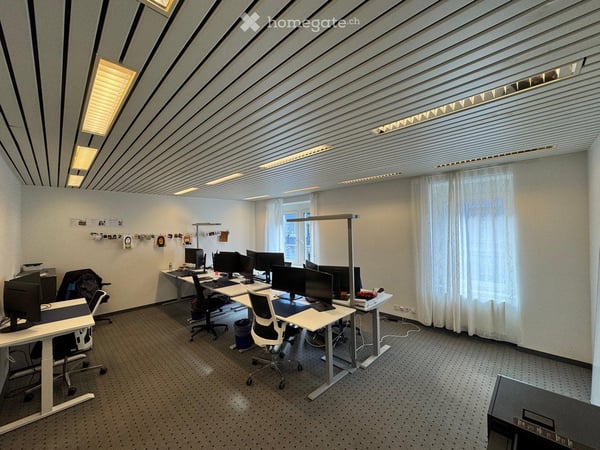 Beim Bahnhof Wiedikon 4