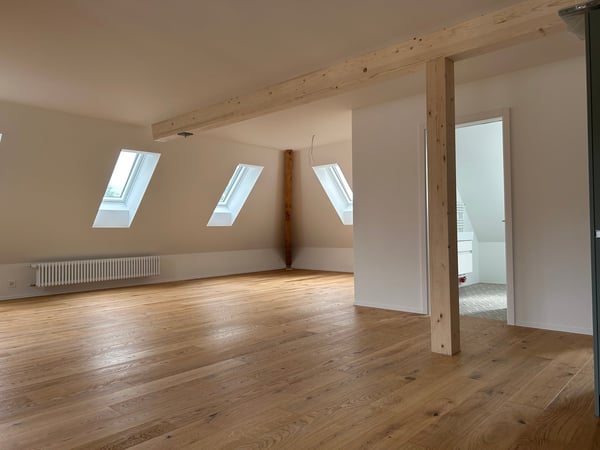 Charmante 1-Zimmer-Dachwohnung in ruhiger Lage von Bern 2