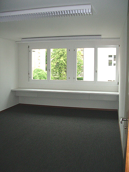 Einzelraum (Bürotätigkeit/Therapieraum) 28 m2 (inkl. gemeinsamer Eingangs-/Kaffeebereich) 4