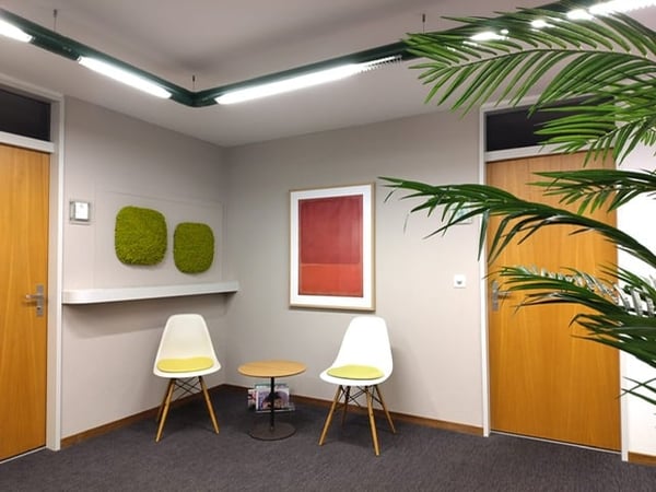 Einzelraum (Bürotätigkeit/Therapieraum) 28 m2 (inkl. gemeinsamer Eingangs-/Kaffeebereich) 1