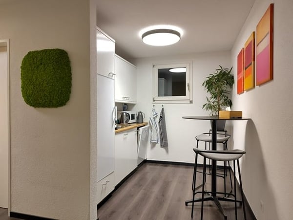 Einzelraum (Bürotätigkeit/Therapieraum) 28 m2 (inkl. gemeinsamer Eingangs-/Kaffeebereich) 3