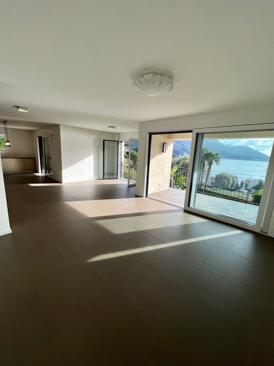 Modern House with Stunning Lake View and Private Garden 1