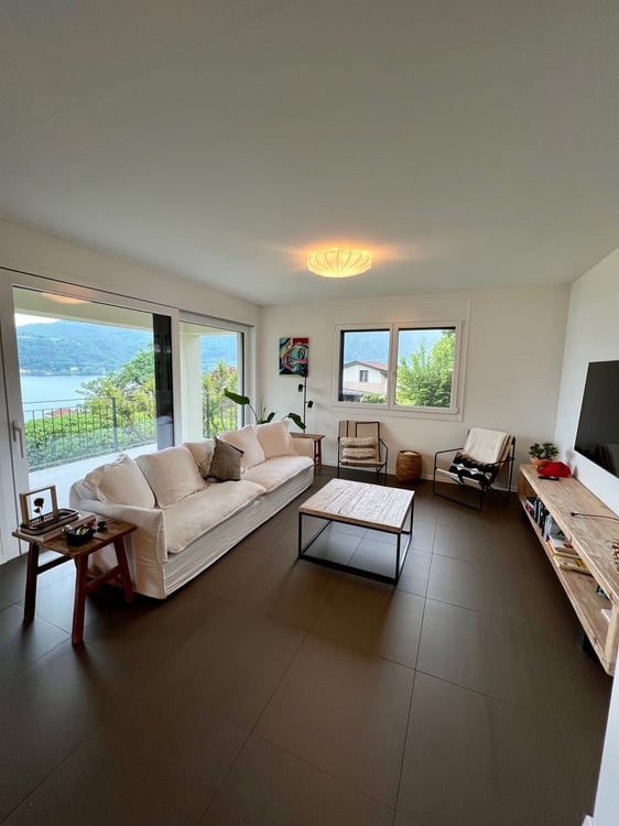 Modern House with Stunning Lake View and Private Garden 6