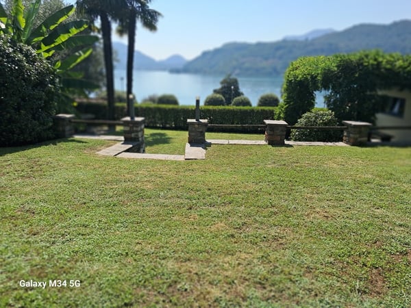 Modern House with Stunning Lake View and Private Garden 3