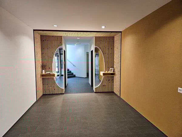 zu vermieten schönes Büro mit 2 abgetrennten Kleinbüro 1