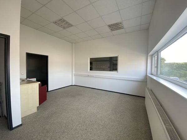 Top ausgestattete Produktions-/Lagerhalle - Grenznähe CH-Kriessern (1 min) 5