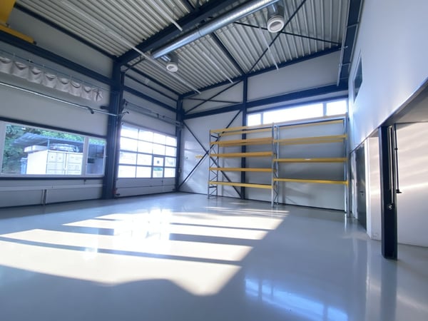 Top ausgestattete Produktions-/Lagerhalle - Grenznähe CH-Kriessern (1 min) 2