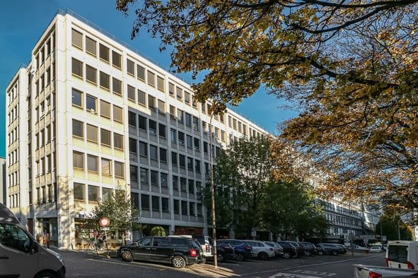 Bureaux modernes de 2 pièces avec parking - 47 Avenue Blanc 10