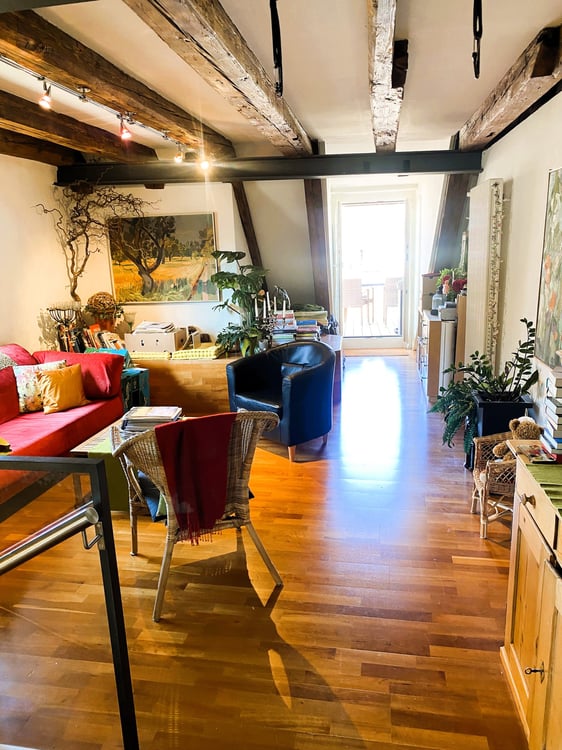 Charmante 1.5-Zimmer-Maisonette-Wohnung in historischem Gebäude 18