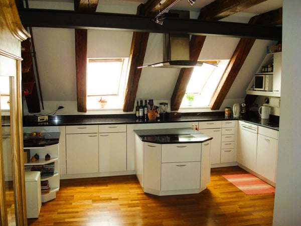 Charmante 1.5-Zimmer-Maisonette-Wohnung in historischem Gebäude 9