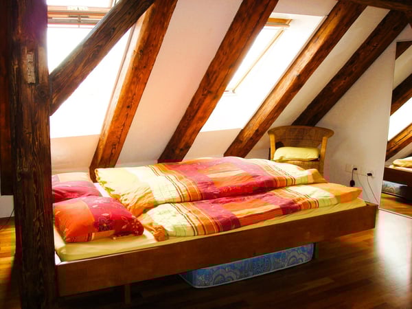 Charmante 1.5-Zimmer-Maisonette-Wohnung in historischem Gebäude 24