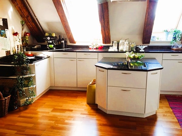 Charmante 1.5-Zimmer-Maisonette-Wohnung in historischem Gebäude 10