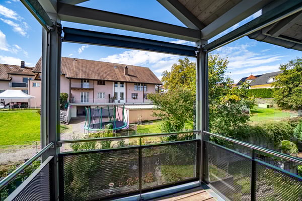 Charmante 1.5-Zimmer-Galeriewohnung mit zwei Balkonen und zwei Tiefgaragenplätze in Büttikon 4