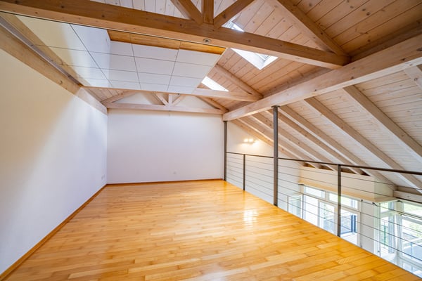 Charmante 1.5-Zimmer-Galeriewohnung mit zwei Balkonen und zwei Tiefgaragenplätze in Büttikon 9