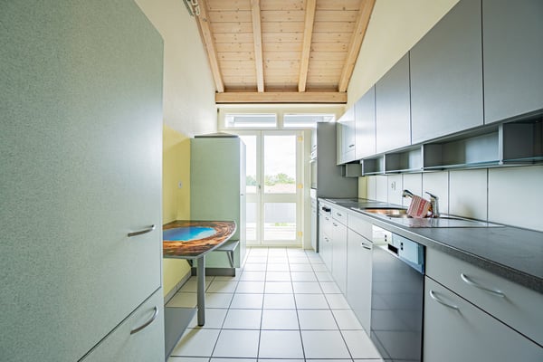 Charmante 1.5-Zimmer-Galeriewohnung mit zwei Balkonen und zwei Tiefgaragenplätze in Büttikon 11