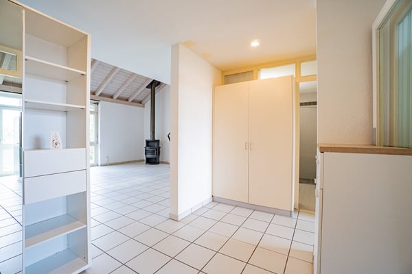 Charmante 1.5-Zimmer-Galeriewohnung mit zwei Balkonen und zwei Tiefgaragenplätze in Büttikon 10