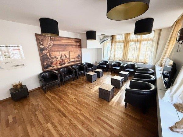 Möblierte Büroräumlichkeiten inkl. Garagenparkplatz zu vermieten an top Lage beim Bahnhof St. Gallen 8