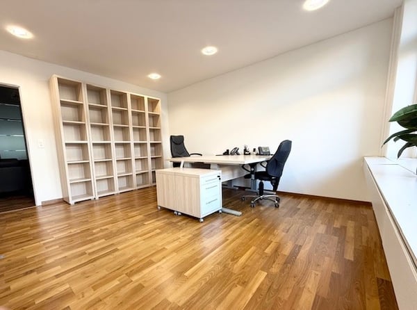 Möblierte Büroräumlichkeiten inkl. Garagenparkplatz zu vermieten an top Lage beim Bahnhof St. Gallen 1