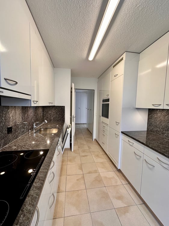 Helle 1.5-Zimmerwohnung mit schöner Aussicht im beliebtem und ruhigem Quartier 10