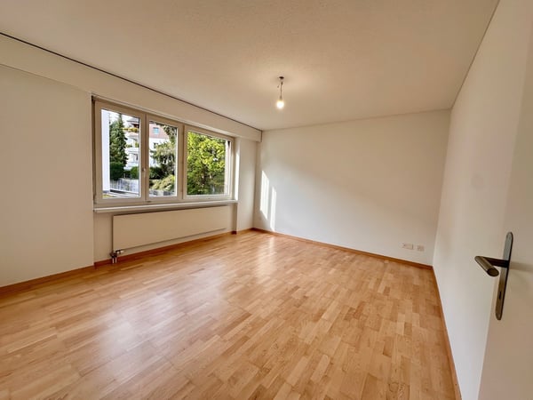 Helle 1.5-Zimmerwohnung mit schöner Aussicht im beliebtem und ruhigem Quartier 12