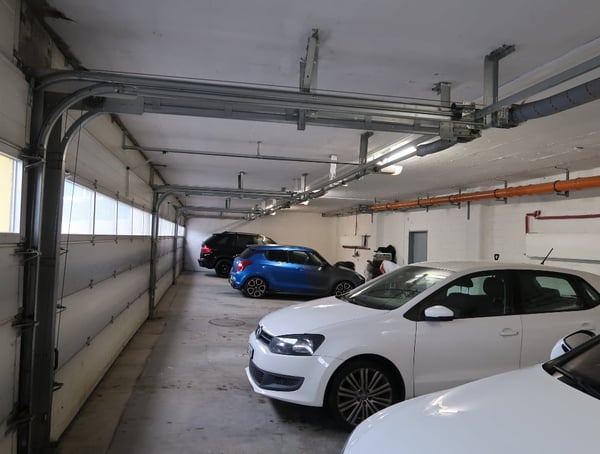 Alt- und Neubau mit 20 Kleinwohnungen und Garagenplätze 6