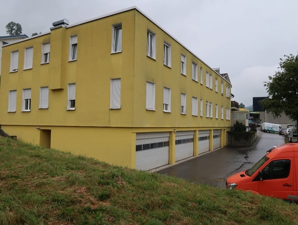 Alt- und Neubau mit 20 Kleinwohnungen und Garagenplätze 4