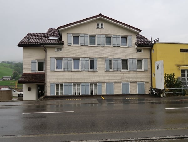 Alt- und Neubau mit 20 Kleinwohnungen und Garagenplätze 2