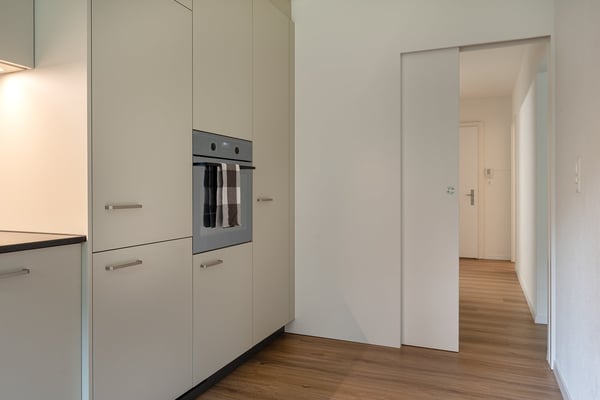 Moderne, komplett sanierte 1-Zimmer-Wohnung mit Balkon in Zollikerberg 3