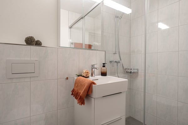 Moderne, komplett sanierte 1-Zimmer-Wohnung mit Balkon in Zollikerberg 5