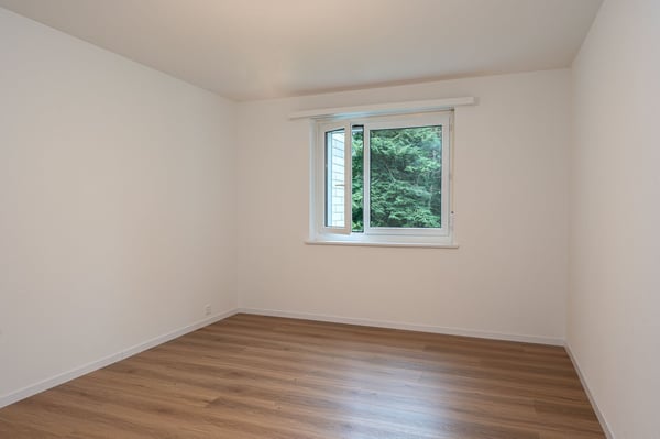 Moderne, komplett sanierte 1-Zimmer-Wohnung mit Balkon in Zollikerberg 10