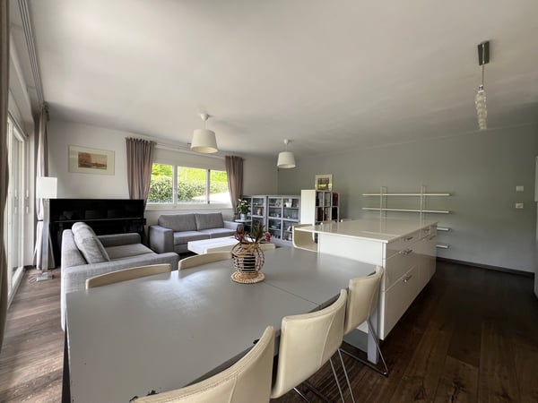 RARE REZ-DE-JARDIN DE 1 PIECES PROCHE DES ORGANISATIONS INTERNATIONALES 3