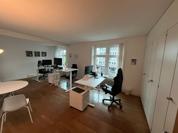 Helles und modernes Büro an Toplage - Fussnähe Barfüsserplatz! - Möbel können übernommen werden. 2